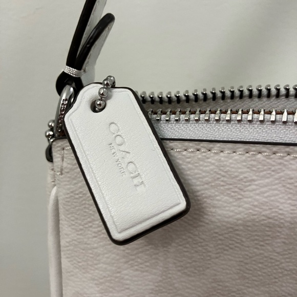 COACH Handbag - Picture 7 of 8